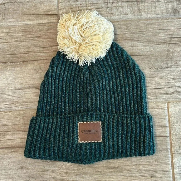 New in Package-green and cream Carolans Irish cream beanie- unisex 🔴 - Picture 1 of 3